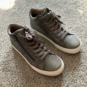 Taos Winner Leather Sneaker Fatigue Olive Size 7